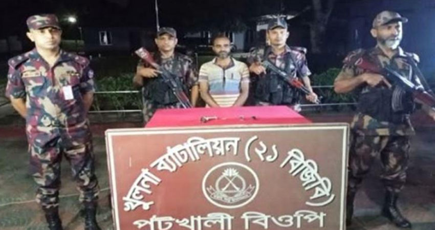 বেনাপোলে বিদেশি পিস্তল-গুলিসহ অস্ত্র ব্যবসায়ী আটক