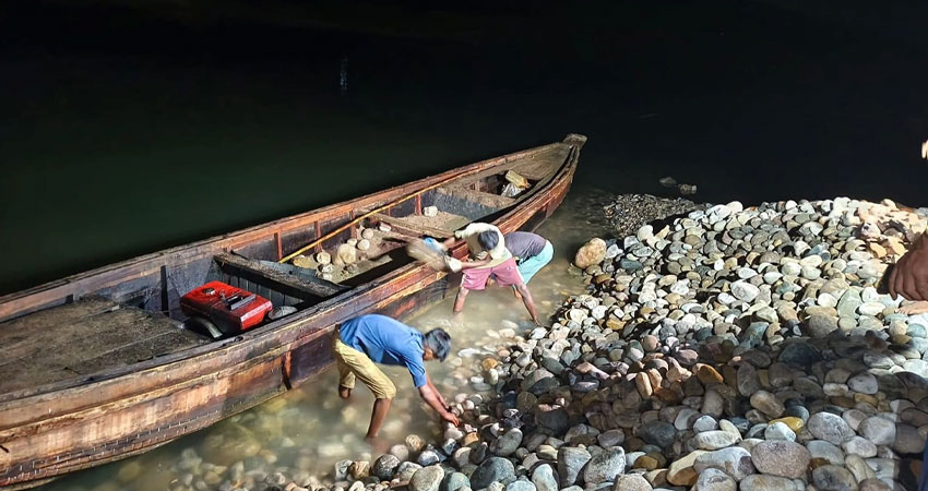 যৌথ বাহিনীর অভিযানে ফিরল প্রায় ১২ হাজার ঘনফুট পাথর