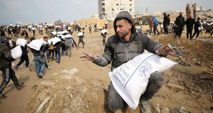 গাজায় ত্রাণ কেন্দ্রে ইসরায়েলি হামলা, নিহত ২১