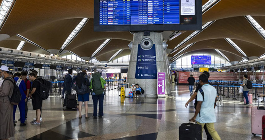 মালয়েশিয়ার বিমানবন্দরে আটক ৯৮ বাংলাদেশি