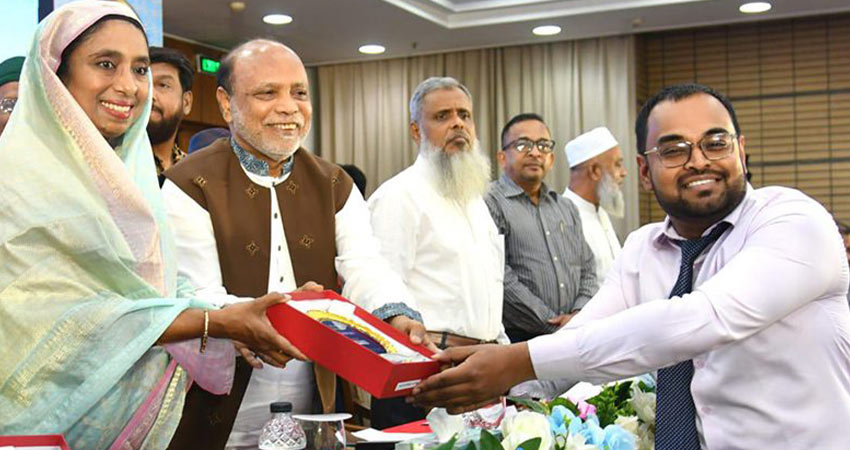 হজ ও ওমরাহকে আরও সহজ করতে চায় সরকার : বিমান সচিব