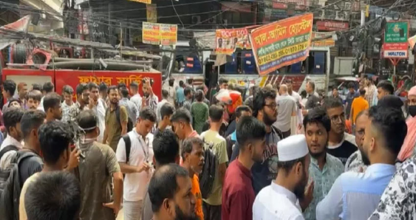 মালিবাগে শপিং কমপ্লেক্সে আগুন