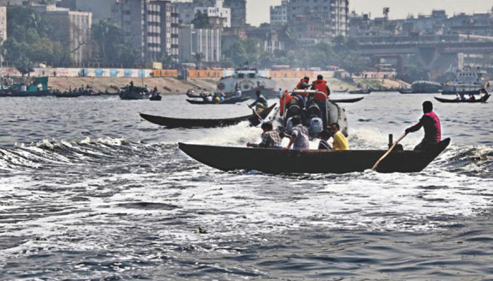 বুড়িগঙ্গা থেকে নারী-শিশুসহ ৪ জনের মরদেহ উদ্ধার