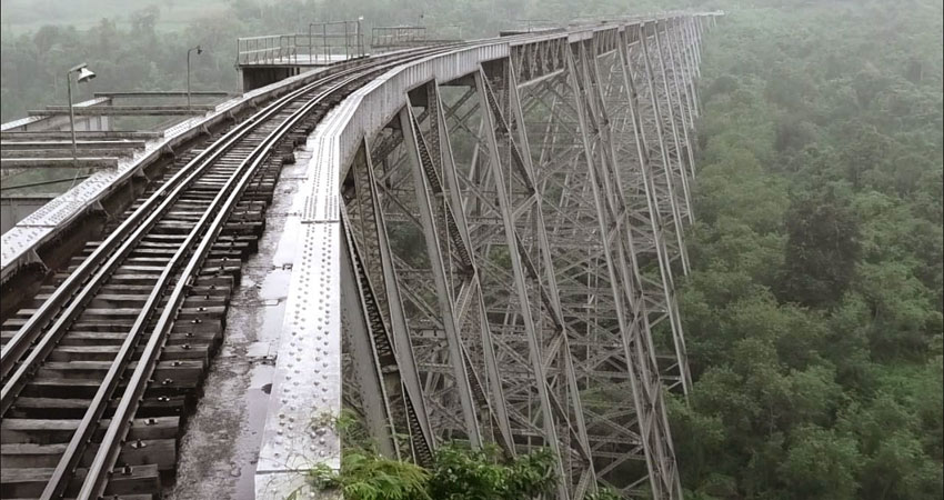 মিয়ানমারে ঐতিহাসিক রেলসেতু উড়িয়ে দিয়েছে বিদ্রোহীরা