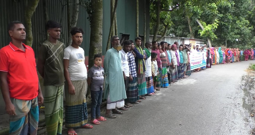 মানিকগঞ্জে ধর্ষণ মামলার আসামির মুক্তির দাবিতে এলাকাবাসীর মানববন্ধন