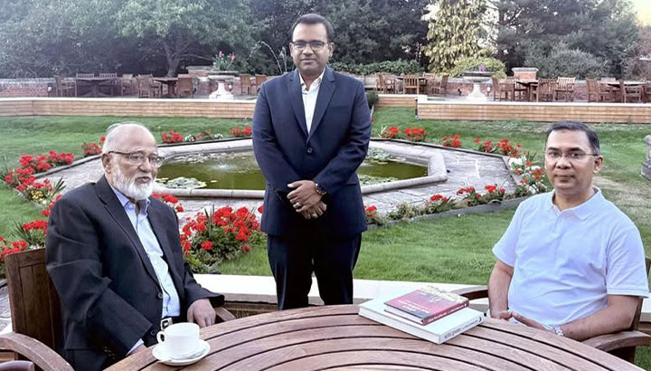 তারেক রহমানের সঙ্গে লন্ডনে দেখা করলেন খন্দকার মোশাররফ