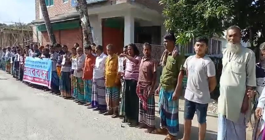 মানিকগঞ্জে শিশু বলৎকারের অভিযোগে মাদ্রাসা শিক্ষকের ফাঁসির দাবিতে মানববন্ধন