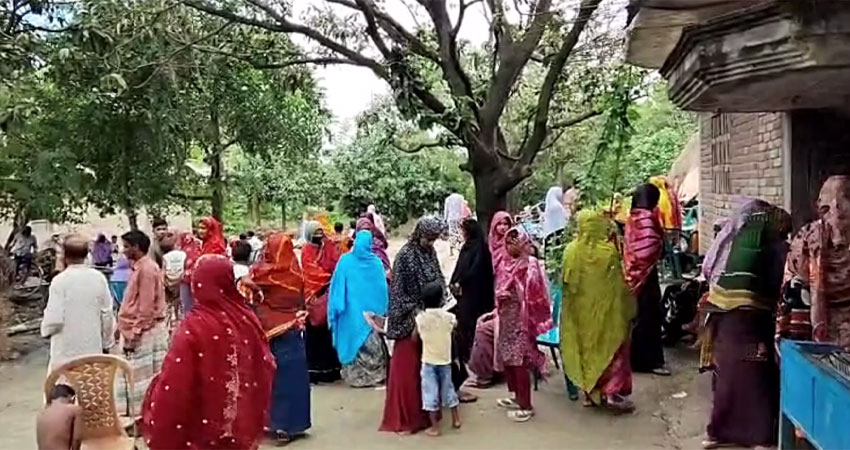 নাচোলে বিদ্যুৎস্পর্শে মা-মেয়ের মৃত্যু