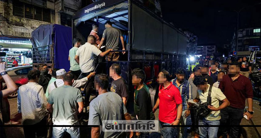 মালয়েশিয়ায় ব্যাপক ধরপাকড়, ৪০০ বাংলাদেশি আটক