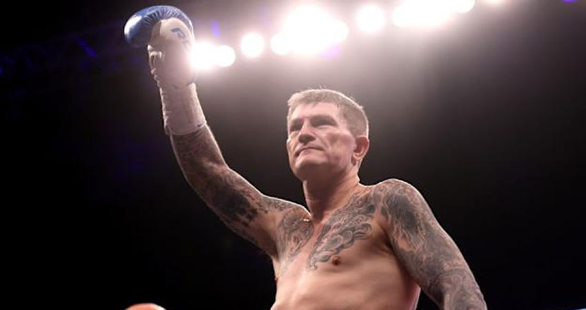 বক্সিং তারকা রিকি হ্যাটন মারা গেছে 