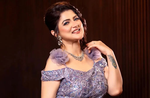 ‘আন্টি’ নয়, ছেলের বন্ধুরা আমাকে ‘দিদি’ বলে ডাকে : শ্রাবন্তী