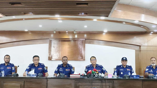 আসন্ন নির্বাচনে পলাতক ফ্যাসিস্ট শক্তি মোকাবিলাই বড় চ্যালেঞ্জ : আইজিপি আসন্ন নির্বাচনে পলাতক ফ্যাসিস্ট শক্তি মোকাবিলাই বড় চ্যালেঞ্জ : আইজিপি