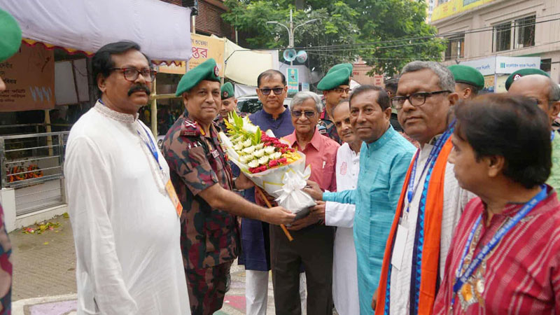 ঢাকেশ্বরী ও রমনা কালী মন্দির পরিদর্শন করলেন বিজিবি মহাপরিচালক