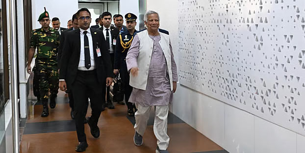 নিউইয়র্ক সফর শেষে দেশে ফিরেছেন প্রধান উপদেষ্টা