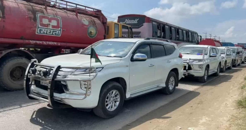 ব্রাহ্মণবাড়িয়ায় যানজটের কবলে উপদেষ্টা