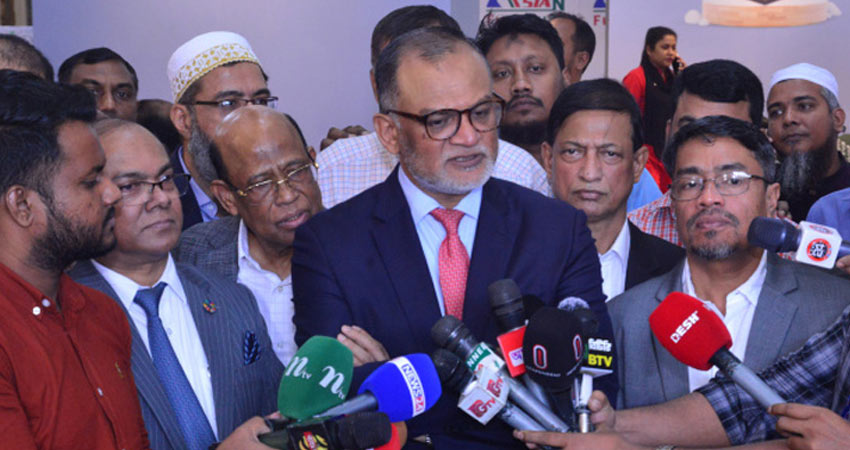 সরকার ভোজ্যতেলের দাম বাড়ায়নি : বাণিজ্য উপদেষ্টা