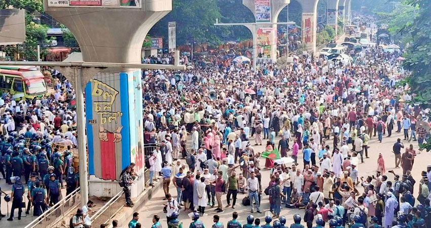 স্লোগানে স্লোগানে উত্তাল শাহবাগ, ২০ শতাংশ বাড়িভাড়া বৃদ্ধির দাবি 