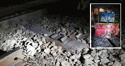 রেললাইনের পাত তুলে ফেলায় দুই বগি লাইনচ্যুত, ঢাকা-ময়মনসিংহ রেল চলাচল বন্ধ