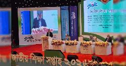 বইয়ের অতিরিক্ত চাপ কমিয়ে প্রতিভার বিকাশে জোর দিতে হবে: শিক্ষা উপদেষ্টা