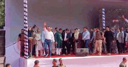 প্রথম নির্বাচনী জনসভার মঞ্চে তারেক রহমান