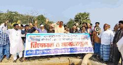 কোম্পানীগঞ্জে নদী ভাঙন রোধে বালু উত্তোলন বন্ধের দাবিতে মানববন্ধন