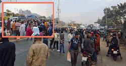 ঢাকা-ময়মনসিংহ মহাসড়ক অবরোধ অটোরিকশা চালকদের