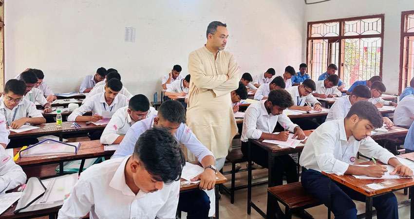 এসএসসি কেন্দ্রে শিক্ষার্থীদের উৎসাহ-উদ্দীপনা দেখলাম : মাহদী আমিন